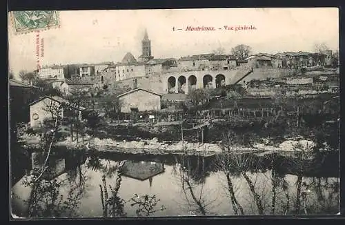 AK Montricoux, Vue générale du village et de l`église au bord de la rivière