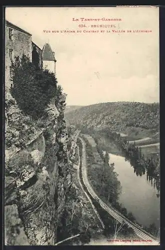 AK Bruniquel, Vue sur l`abîme du château et la vallée de l`Aveyron