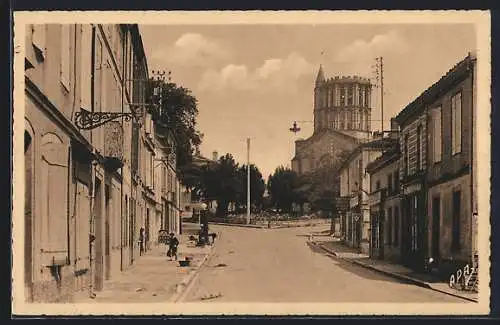 AK Castelsarrasin, Avenue Gascogne et l`Église St-Sauveur