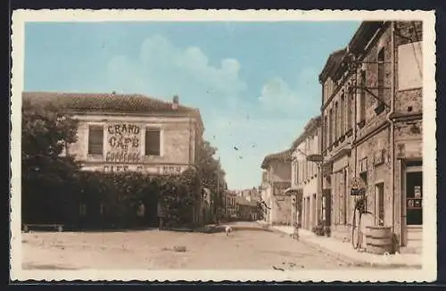 AK Lavit-de-Lomagne, Grande Rue avec le Grand Café Commerce