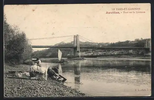 AK Auvillar, Pont sur la Garonne et scène de lavage au bord de l`eau