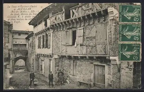 AK Auvillar, Rue des Nobis avec maison du Pape Clément V et maison de l`astrologue Figeac