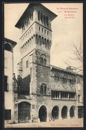 AK Saint-Antonin, La Mairie vue de 3 /4