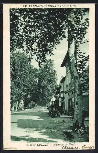 AK Réalville, Avenue de Paris avec arbres et bâtiments