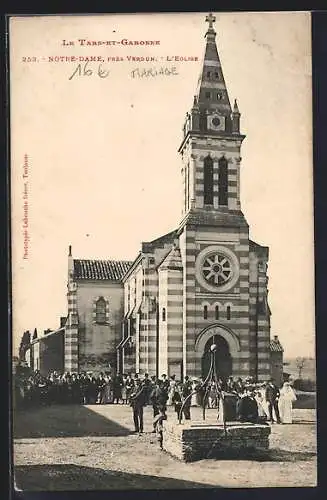 AK Notre-Dame, près Verdun, L`Église et mariage devant l`entrée