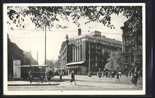 AK Helsinki, Erottaja, Strassenpartie mit Litfassäule, Bus und Strassenbahn