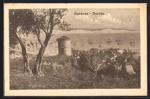 AK Durazzo / Durres, Blick von der Stadtmauer aufs Meer hinaus, Segelboote, Mura della città, Muret e Kalase