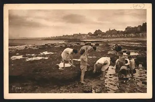 AK Lion-sur-Mer, Sur les rochers à marée basse