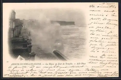 AK Arromanches-les-Bains, La Digue un Jour de Tempête