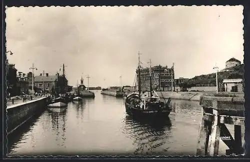 AK Port-en-Bessin, Départ pour la pêche