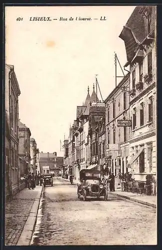 AK Lisieux, Rue de l`Ivarot avec voitures anciennes