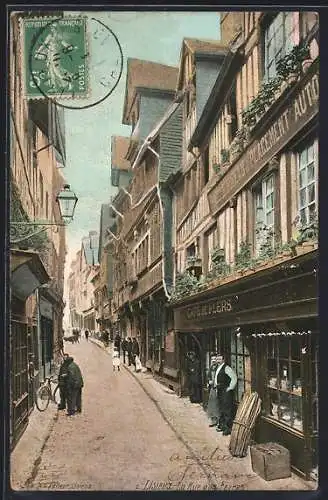 AK Lisieux, Rue animée avec boutiques et passants