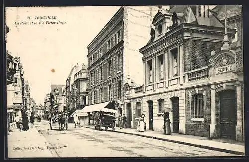 AK Trouville, La Poste et la rue Victor-Hugo