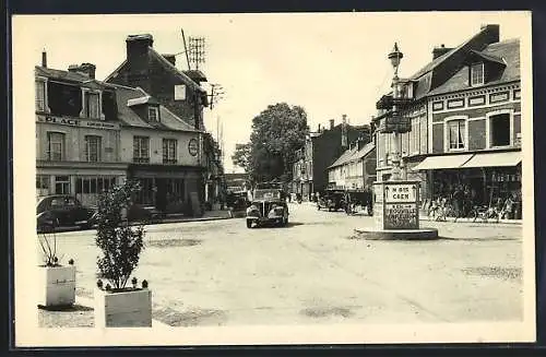 AK Pont-l`Évêque, Rue Delamare avec voitures et bâtiments commercants