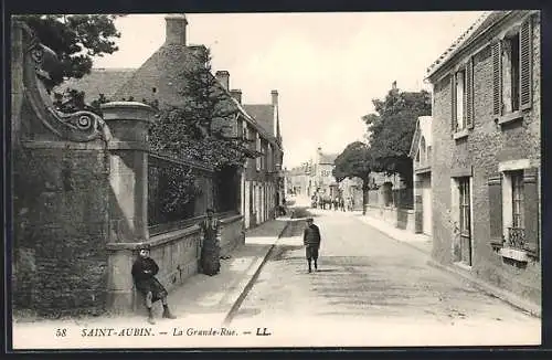 AK Saint-Aubin, La Grande Rue avec passants et maisons anciennes