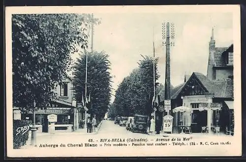 AK Riva-Bella, Avenue de la Mer avec Auberge du Cheval Blanc et voitures anciennes