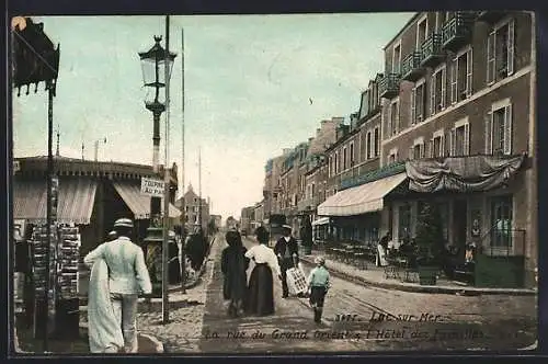 AK Luc sur Mer, La rue du Grand Quai et l`Hôtel des Bains et des Familles