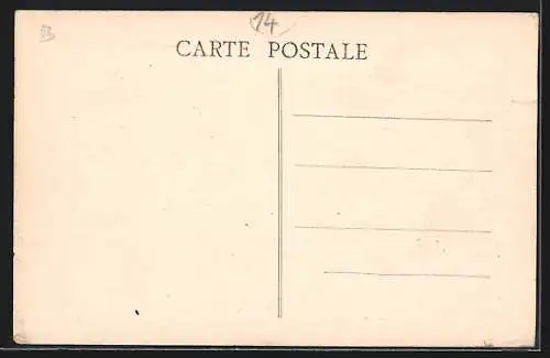 AK Caen, Place St-Pierre avec immeubles et passants