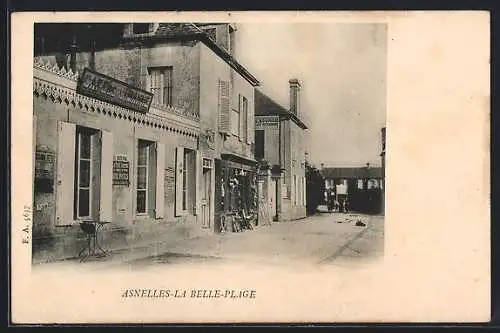 AK Asnelles, Vue de la rue principale avec café et commerces