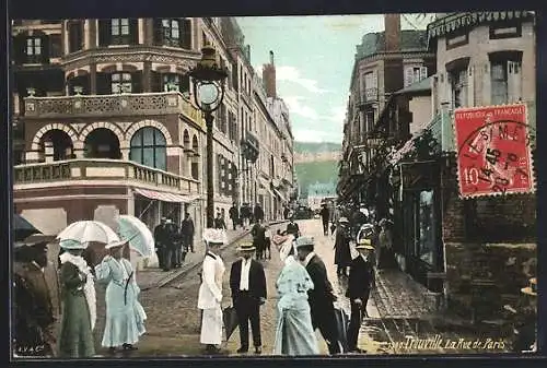 AK Trouville, La rue de Paris animée avec passants élégants et bâtiments historiques