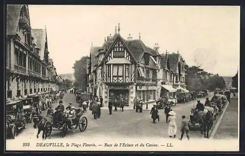 AK Deauville, Rues de l`Écluse et du Casino, la Plage Fleurie