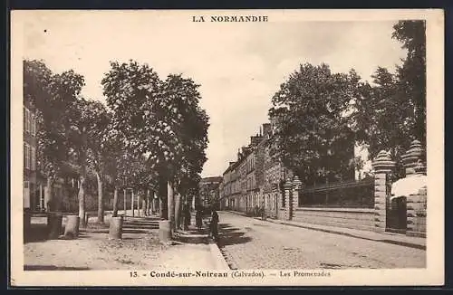 AK Condé-sur-Noireau, Les Promenades