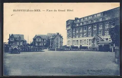 AK Blonville-sur-Mer, Place du Grand Hôtel