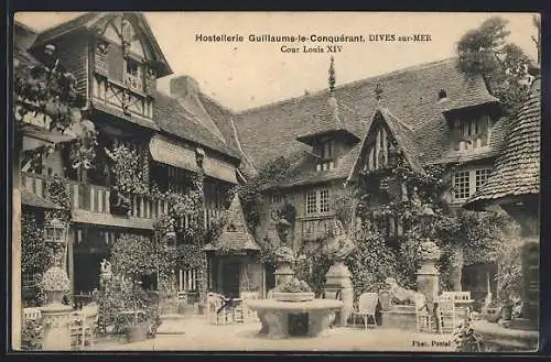 AK Dives-sur-Mer, Cour Louis XIV de l`Hostellerie Guillaume-le-Conquérant