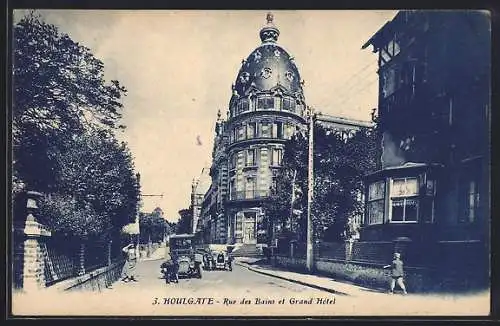 AK Houlgate, Rue des Bains et Grand Hôtel