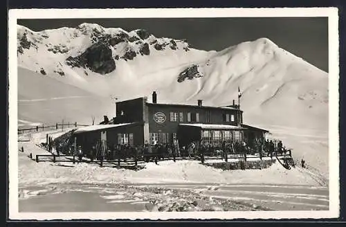 AK Davos, Parsenn-Skihütte mit Gästen im Winter