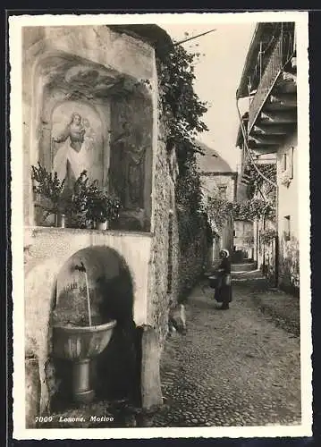AK Losone, Heiligenbild über einem kleinen Wandbrunnen