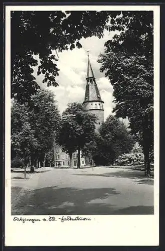 AK Kitzingen a. M., Strassenpartie mit Blick zum schiefen Kirchturm