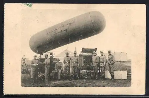 AK Soldaten des K. k. Eisenbahn- und Telegraphenregiments in Uniform mit einem Ballon