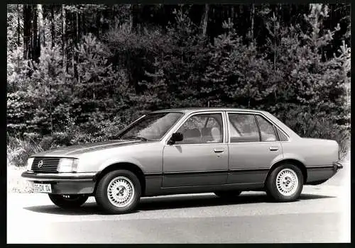 Fotografie Auto Opel Rekord, Limousine Modell 1977, Grossformat 29 x 20cm