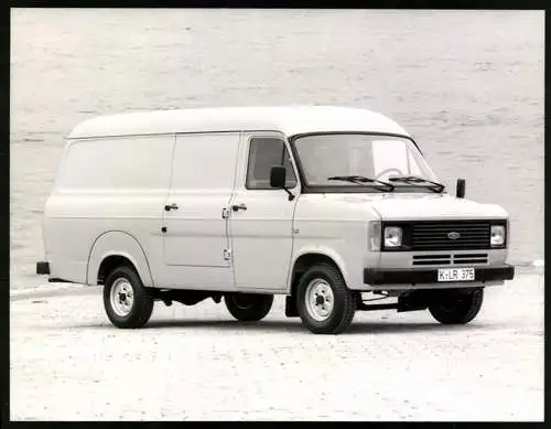 Fotografie Auto Ford Transit FT 100 L, Transporter / Kastenwagen, Modell 1978