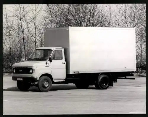 Fotografie Lastwagen Ford A 0609, LKW-Koffer Aufbau Ackermann-Fruehauf, Werkfoto