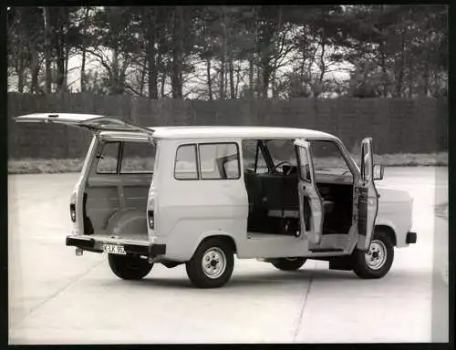 Fotografie Auto Ford Transit Kleinbus - Fensterbus, Werkfoto