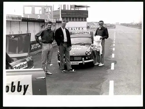 Fotografie Ansicht Zandvoort, Auto Leyland Triumph Spitfire vs. NSU Wankel Spider, Roadster Vergleich Hobby Testfahrt