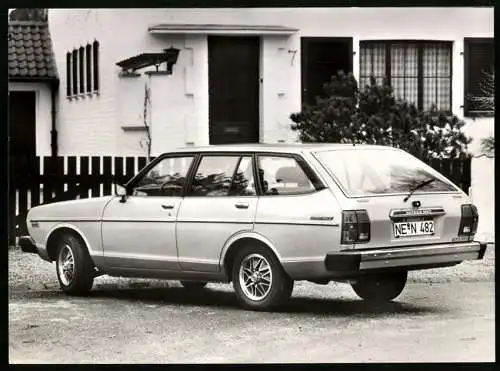 Fotografie Auto Datsun Sunny Traveller Kombi, Kennzeichen Neuss, Werkfoto