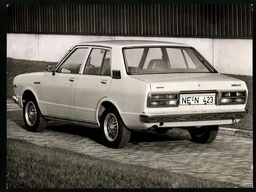 Fotografie Auto Datsun 160 J Limousine, Werkfoto