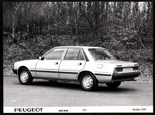 Fotografie Auto Peugeot 505 STI, Limousine Modell 1979, Werkfoto