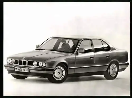 Fotografie Auto BMW 520 i, Stufenheck-Limousine, Kennzeichen München