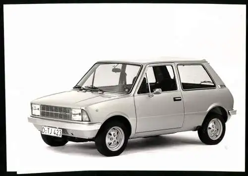 Fotografie Auto Leyland Innocenti 120L, Dreitüriger Kleinwagen, Werkfoto