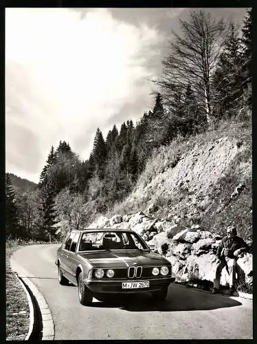 Fotografie Auto BMW 733 i, Limousine mit Kennzeichen München, Werkfoto