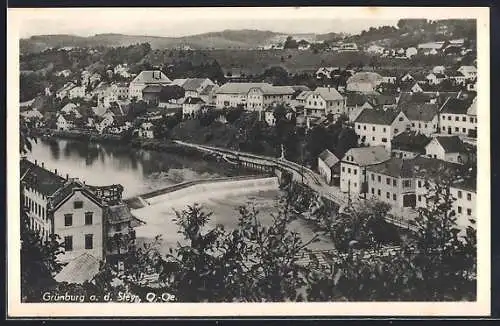 AK Grünburg /Ob.-Oe., Ortsansicht aus der Vogelschau an der Steyr, mit Wehr