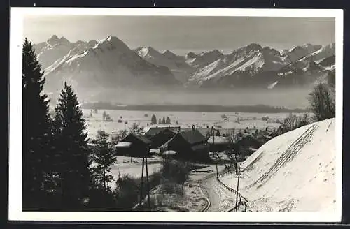 Foto-AK Rubi, Ortsansicht mit Bergpanorama