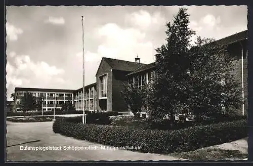 AK Schöppenstedt, Mittelpunktschule Aussenansicht