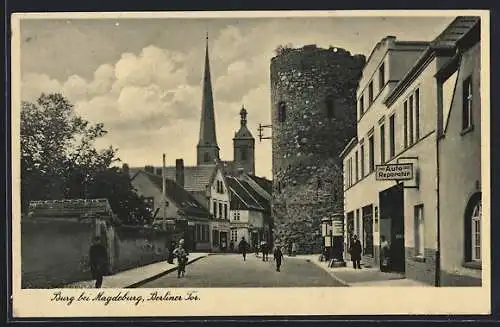 AK Burg bei Magdeburg, Berliner Tor mit Tankstelle