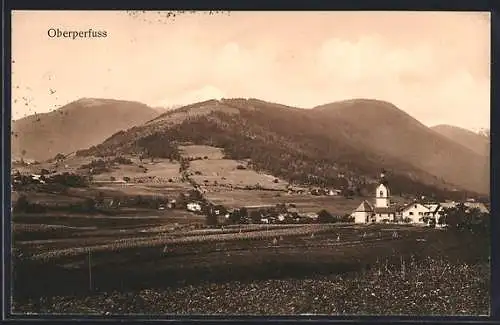 AK Oberperfuss, Ortsansicht im Tal mit Kirchturm