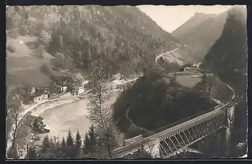 AK Weyer a. d. Enns, Ortsansicht mit einer Eisenbahnbrücke